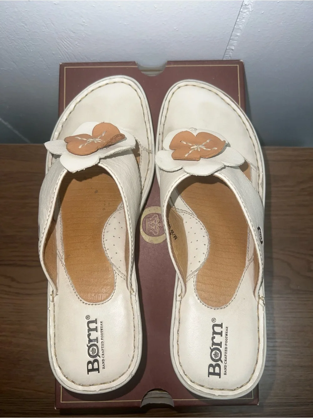 Born Tease White Cream Leather Floral Wedge Sandals Women’s Size 8
